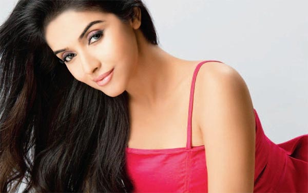 asin,all is well movie,micromax mobile company,rahul sharma  పెళ్లికి రెడీ అంటోన్న కేరళకుట్టి! 